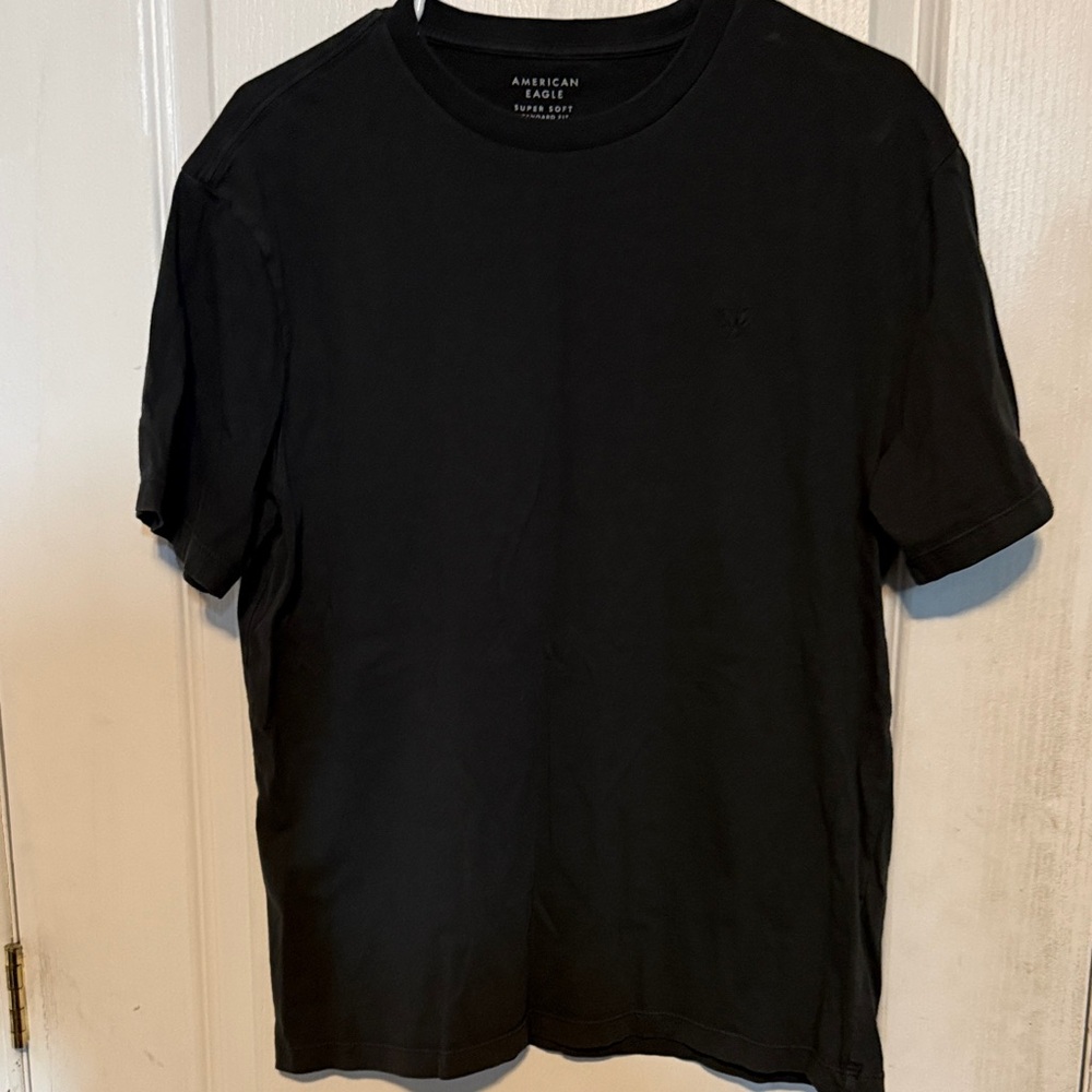 American Eagle Outfitters Men's Classic Black Tee